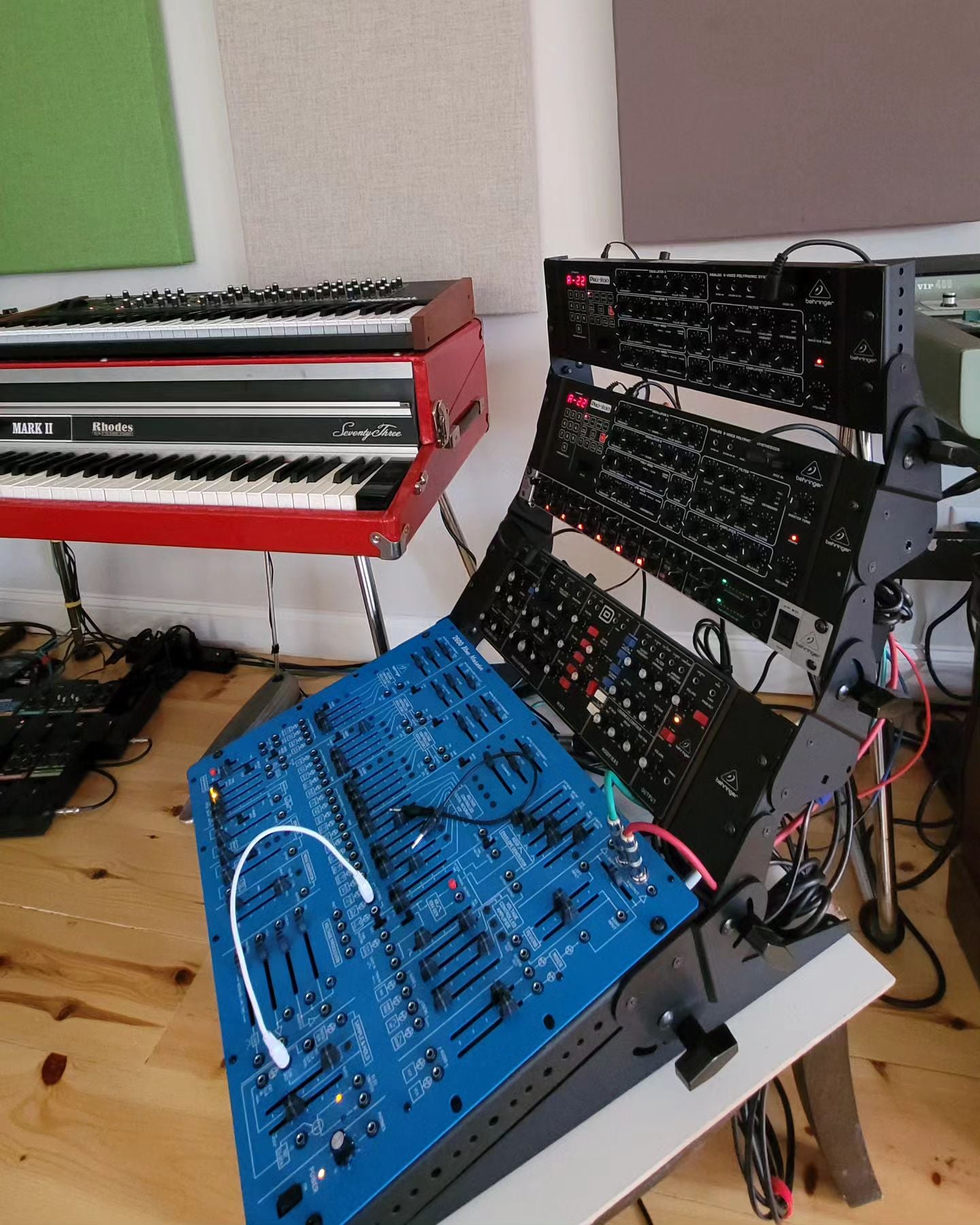 RETRAKT Adjustable Angled Rack-mounting System – retroaktiv