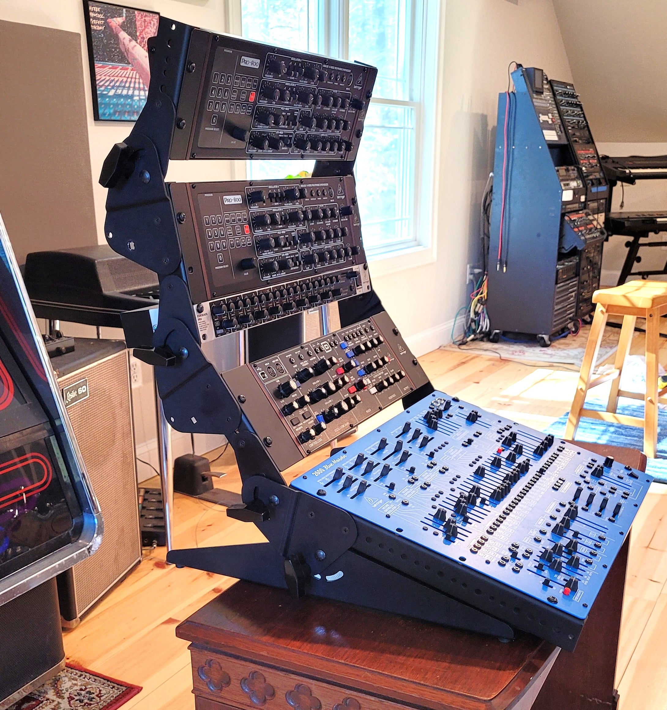 RETRAKT Adjustable Angled Rack-mounting System – retroaktiv