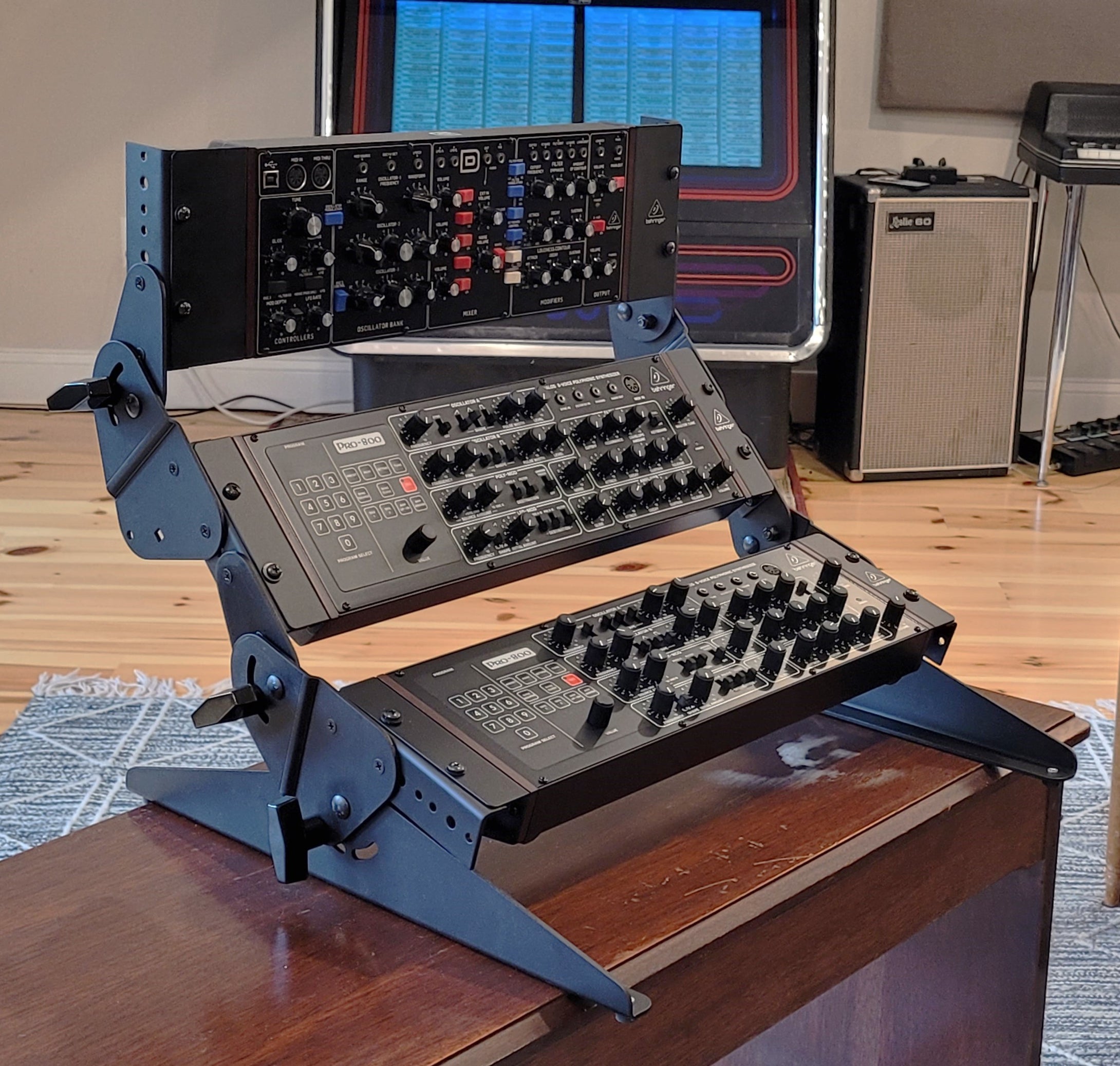 RETRAKT Adjustable Angled Rack-mounting System – retroaktiv