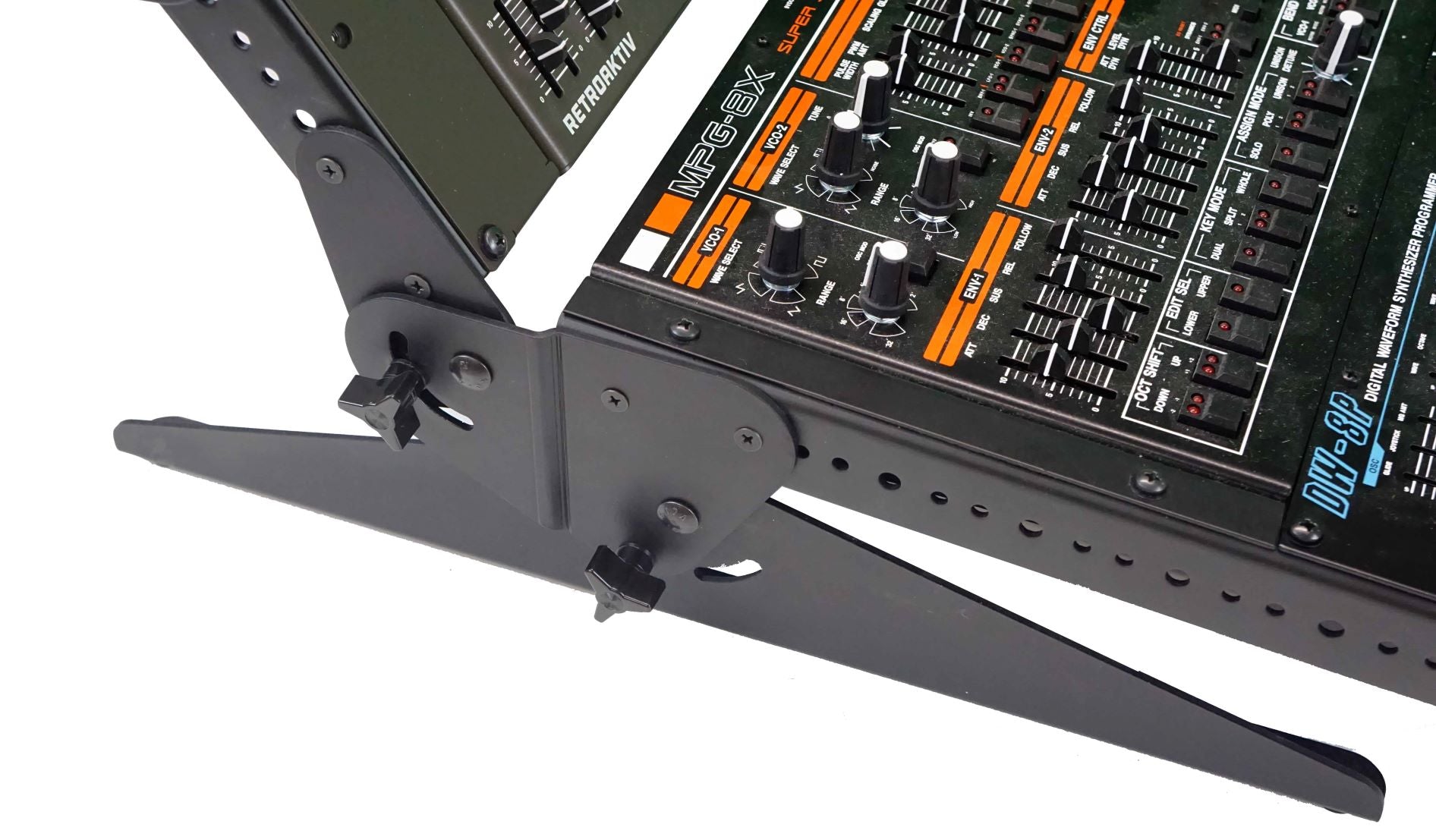 RETRAKT Adjustable Angled Rack-mounting System – retroaktiv