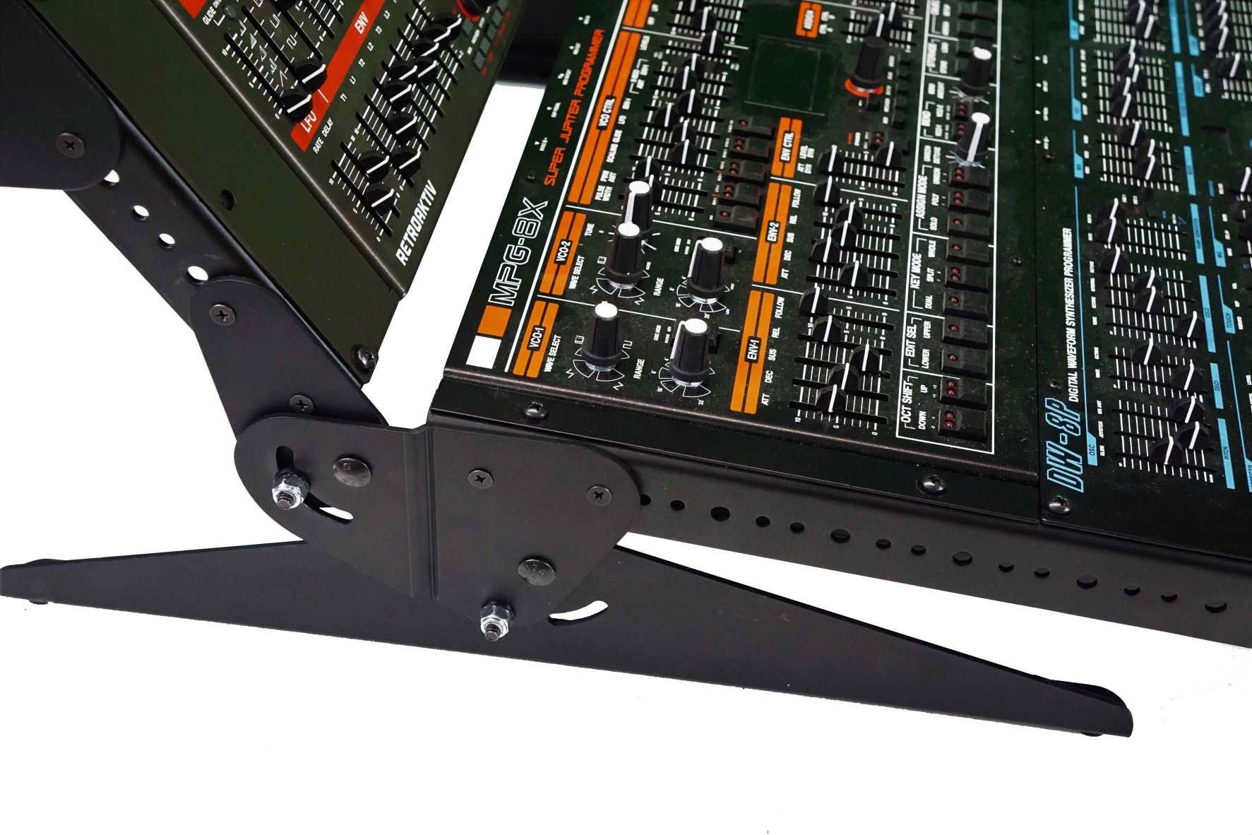 RETRAKT Adjustable Angled Rack-mounting System – retroaktiv